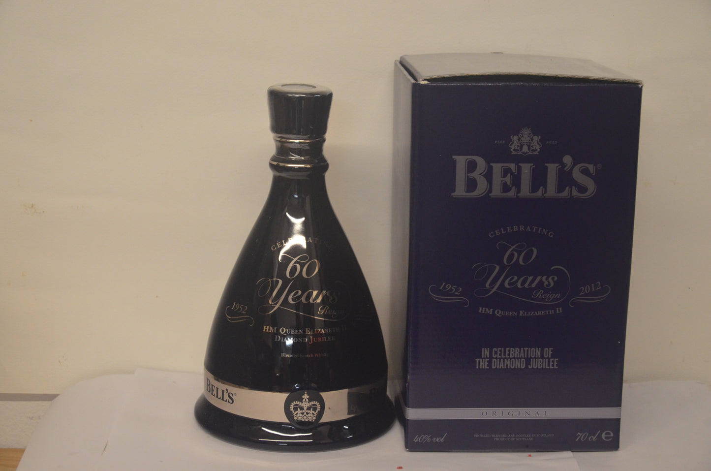 Bell’s Scotch Whisky Decanter 70cl Commemorating the 60th Diamond Jubilee Anniversary of Queen Elizabeth Bell's Decanter Queen's Diamond Jubilee (1952-2012)