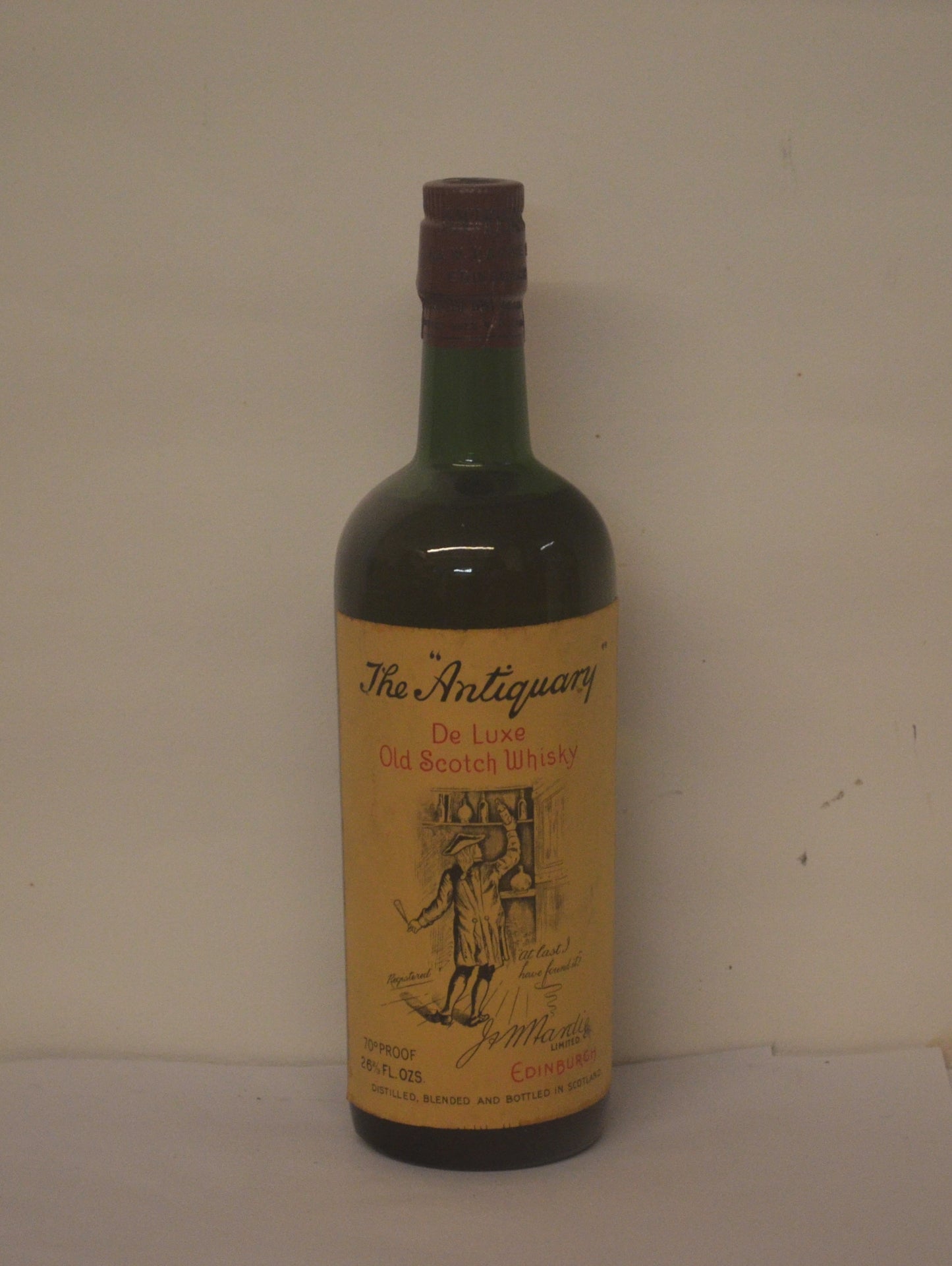 1950s The Antiquary ‘De Luxe Old Scotch Whisky’ 26 ⅔  Fl oz